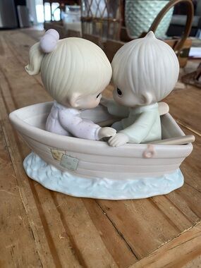 Precious Moments - Friends Never Drift Apart Figurine